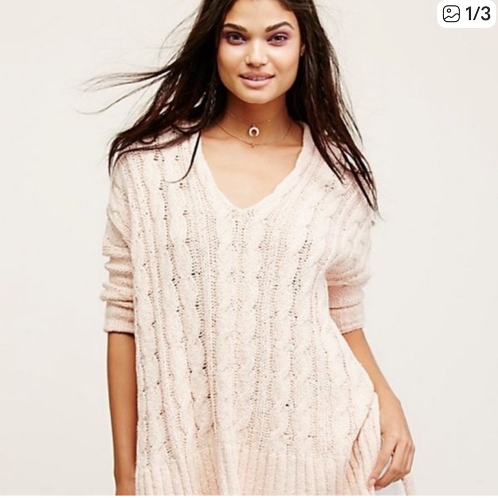 Free People Easy V Neck Pullover in M in Blush